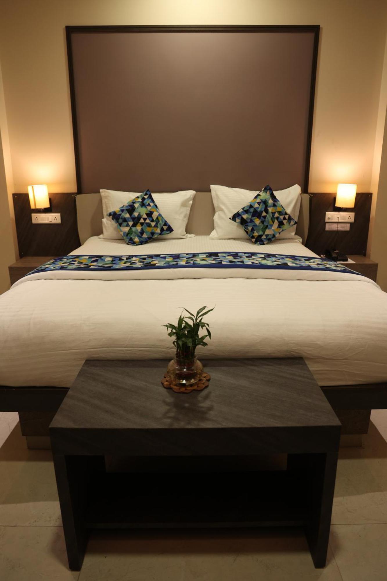 Hotel Pinaka Inn Lucknow Esterno foto