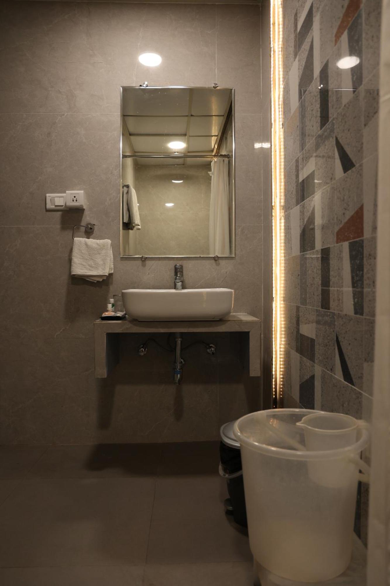 Hotel Pinaka Inn Lucknow Esterno foto