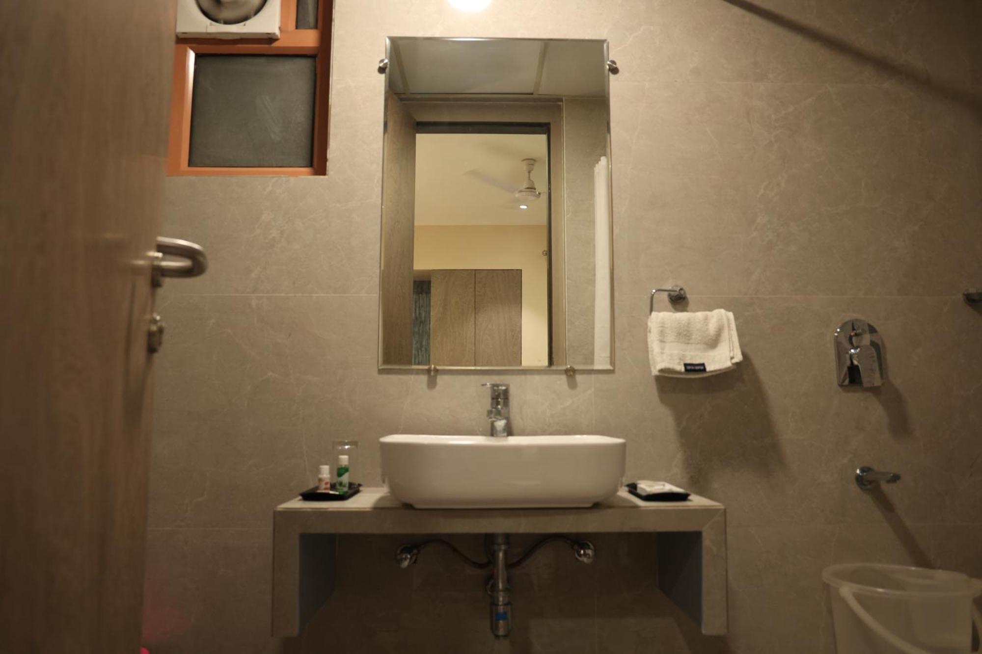 Hotel Pinaka Inn Lucknow Esterno foto